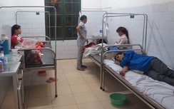 Nam Định: 45 người nhập viện sau khi ăn cỗ