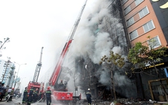 Khởi tố chủ quán karaoke cháy khiến 13 người chết