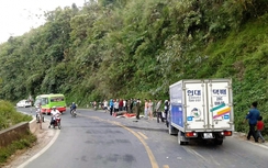 Hòa Bình: Xe tải va chạm xe máy, 1 người tử vong