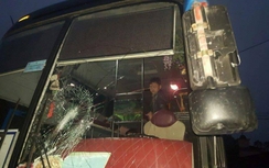 Tranh giành khách, tài xế xe Trà Giang đập phá nhà xe Đức Chung
