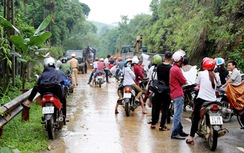 Mưa lớn, nhiều tuyến đường giao thông ở Yên Bái bị sạt lở