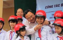 Ông Khuất Việt Hùng:"Người lớn hãy tuân thủ ATGT để con em noi theo"