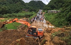 Lào Cai: Sạt lở đất trên tỉnh lộ 153 vùi lấp 2 người