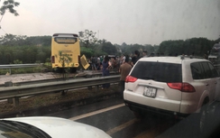 Xe khách gặp nạn trên cao tốc Hà Nội - Lào Cai