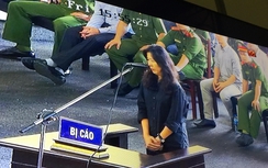 Chị em Phan Sào Nam rơi nước mắt tại phiên tòa xét xử