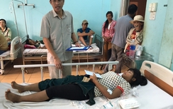 Ban ATGT tỉnh Kon Tum hỗ trợ 6 nạn nhân vụ máy xúc lật