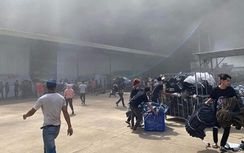 Cháy lớn thiêu rụi hàng trăm mét vuông nhà xưởng trong KCN Minh Hưng 3