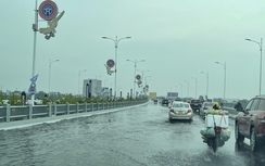 Hà Nội: Ngập úng ngay trên mặt cầu Vĩnh Tuy giai đoạn 2