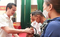 Hà Tĩnh: Vận động, trao tặng hơn 11.830 bình chữa cháy cho hộ nghèo, hộ cận nghèo, hộ có hoàn cảnh khó khăn