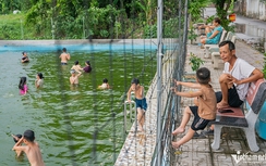 Bể bơi tiền tỷ giữa làng ngoại thành Hà Nội