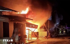 Cà Mau: Hỏa hoạn thiêu rụi hoàn toàn 3 căn nhà của người dân