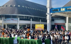 Quảng Trị: Sôi động chợ phiên biên giới Lao Bảo