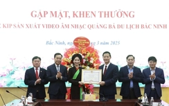 Ca sỹ Hòa Minzy cùng dàn Anh trai Say hi chung sân khấu quảng bá dân ca quan họ Bắc Ninh trong ngày ra mắt MV “khủng”