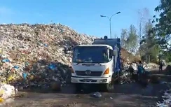 Nhà máy rác khởi công rồi để đó, bãi rác Bạc Liêu chất cao như núi