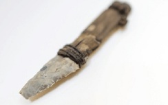 Lịch sử của dao mổ: Sơ khai từ phẫu thuật cắt bao quy đầu bằng đá mài