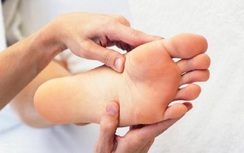 5 dấu hiệu ở bàn chân cho thấy bệnh gan đang âm thầm tiến triển