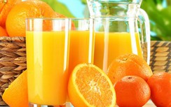 Sai lầm cực kỳ nguy hiểm khi cho trẻ nhỏ uống nước cam để "giải ốm"