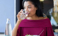 Uống quá nhiều nước nguy hiểm gấp trăm lần uống ít, chú ý 9 dấu hiệu này