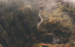Những hình ảnh ảo diệu và ấn tượng nhất xứ sở sương mù được chụp từ trên cao
