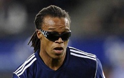 Edgar Davids phải đeo kính suốt thời gian thi đấu vì căn bệnh rất khó phát hiện