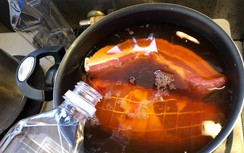 Đừng luộc thịt với nước lọc, đầu bếp Nhật khuyên cách này giúp thịt thơm, mềm