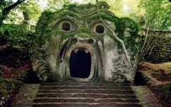 Công viên 500 năm tuổi đi ngược với thời đại, tạo ra những con quái vật khiến ai cũng sợ hãi