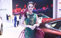 Ngắm dàn mẫu Tây đẹp như mộng tại Triển lãm ô tô Việt Nam 2018