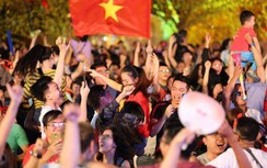 Hàng nghìn CĐV Việt Nam đi "bão" sau chiến thắng nghẹt thở trước Jordan