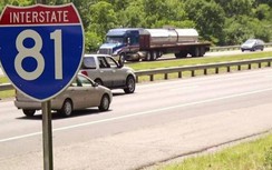 Mỹ: Lái xe sẽ bị phạt nếu xe chạy chậm ở làn trái trên cao tốc