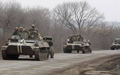 Ukraine triển khai ồ ạt xe tăng, tên lửa gần Donbass