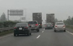 Video: 2 xe container ngang ngược dàn hàng trên đường cao tốc