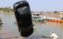 Tin mới vụ chồng lái xe chở vợ và 2 con lao xuống sông Thu Bồn