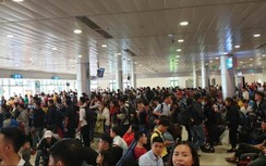Sân bay Tân Sơn Nhất đông nghẹt chiều 26 Tết