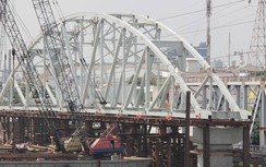 Cuối tháng 6, tháo dỡ xong cầu đường sắt Bình Lợi cũ 110 năm tuổi