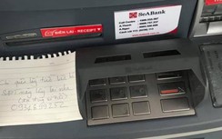 Nhặt được tiền ở máy ATM, viết giấy để lại tìm "khổ chủ"