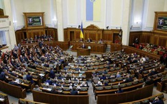 Ukraine thông qua sửa đổi Hiến pháp, tiến tới gia nhập EU, NATO