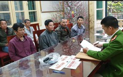 Cảnh sát bắt 6 “cò mồi” chèo kéo du khách đi Chùa Hương