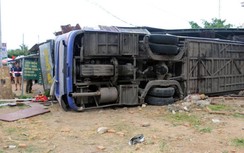 Video: Hiện trường vụ tai nạn lật xe khách tại Nha Trang