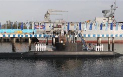 Iran giới thiệu tàu ngầm “Kẻ chinh phục” mang tên lửa hành trình