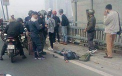 Xe buýt va chạm xe máy trên cầu Nhật Tân, một người tử vong