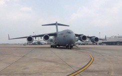 Tàu bay hạng nặng C-17 phục vụ đoàn Tổng thống Trump mang gì đến Nội Bài?