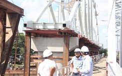 Cầu đường sắt Bình Lợi chuẩn bị lao dầm thép chính dài 101m