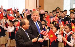 Bộ Ngoại giao bình luận về hình ảnh Tổng thống Trump vẫy cờ Việt Nam