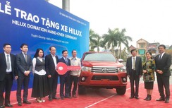 Toyota Việt Nam tặng xe bán tải Hilux tại Tuyên Quang