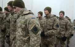 Tổng thống Ukraine Poroshenko tăng tiền hỗ trợ cho binh sĩ ở tiền tuyến