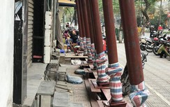 Video: Bất an dãy nhà "chống nạng" trên phố Hà Nội