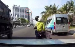 Xác định được thanh niên đi xe máy đuổi theo ném gạch vỡ kính xe tải