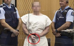 Sát thủ thảm sát ở New Zealand ra dấu phân biệt chủng tộc tại tòa