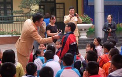Hà Nội: CSGT đến tận trường tuyên truyền ATGT cho học sinh tiểu học