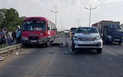 Tai nạn liên hoàn giữa xe máy và 2 ô tô, cha tử vong, con nguy kịch